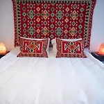 Bright & Spacious Apartment In Main Central Zone