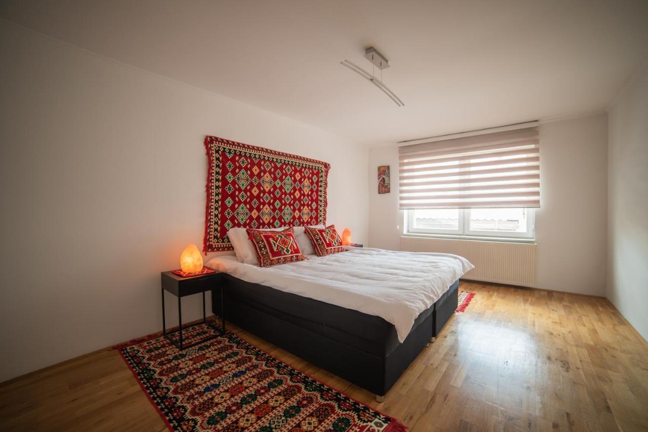 Bright & Spacious In Main Zone Appartement *