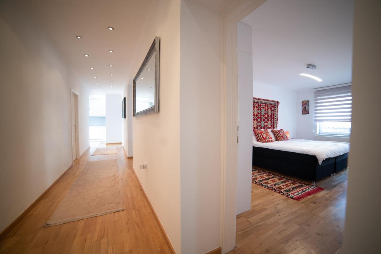 Bright & Spacious In Main Zone Appartement *